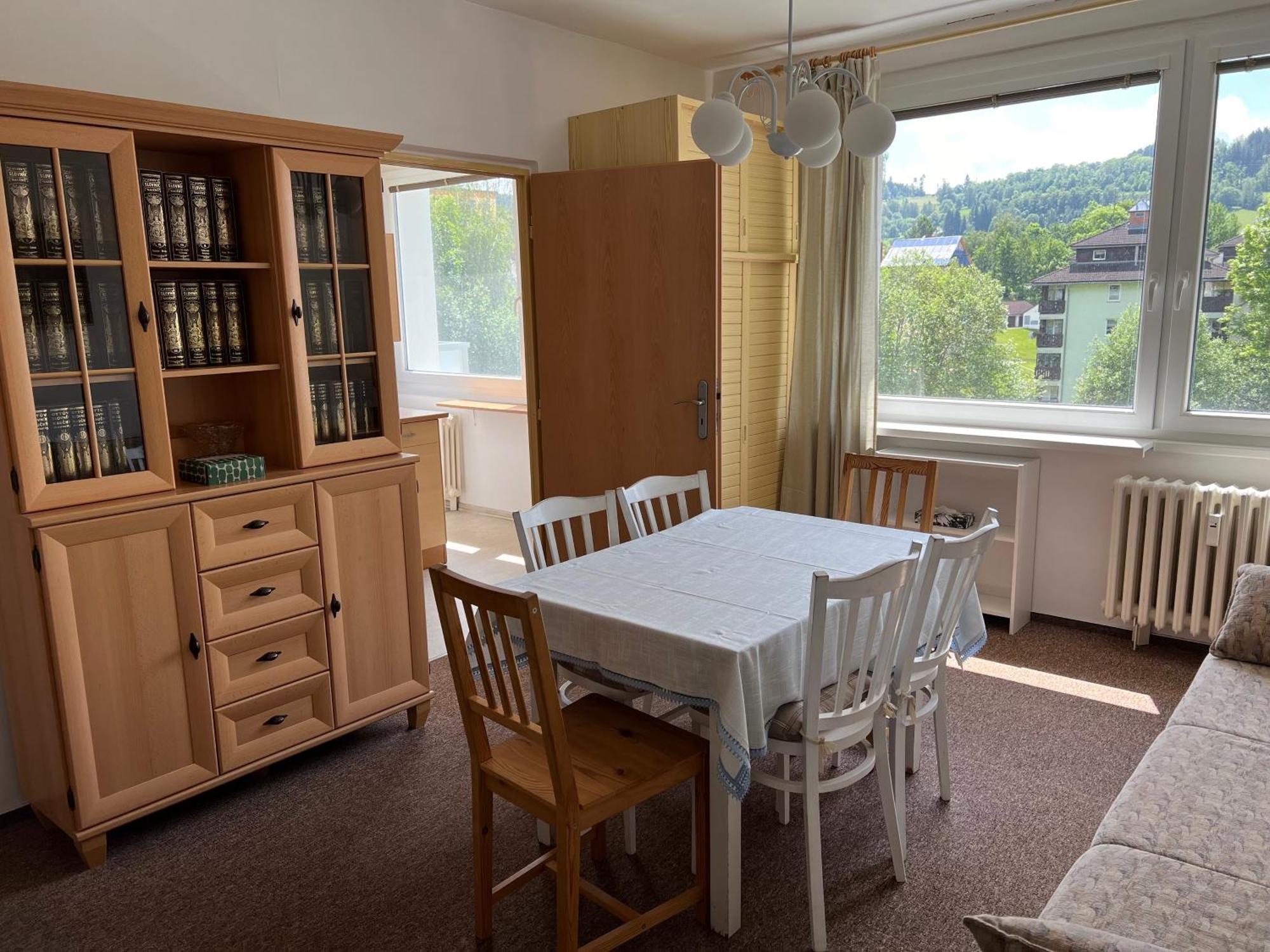 Apartman Pod Studenou Horou โรกีนีซ นัด ยีเซอโร ภายนอก รูปภาพ