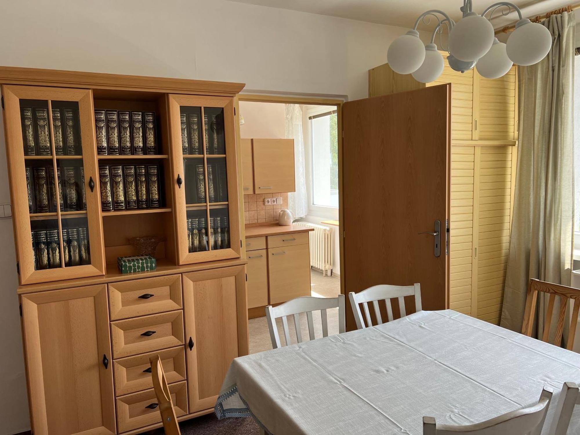Apartman Pod Studenou Horou โรกีนีซ นัด ยีเซอโร ภายนอก รูปภาพ